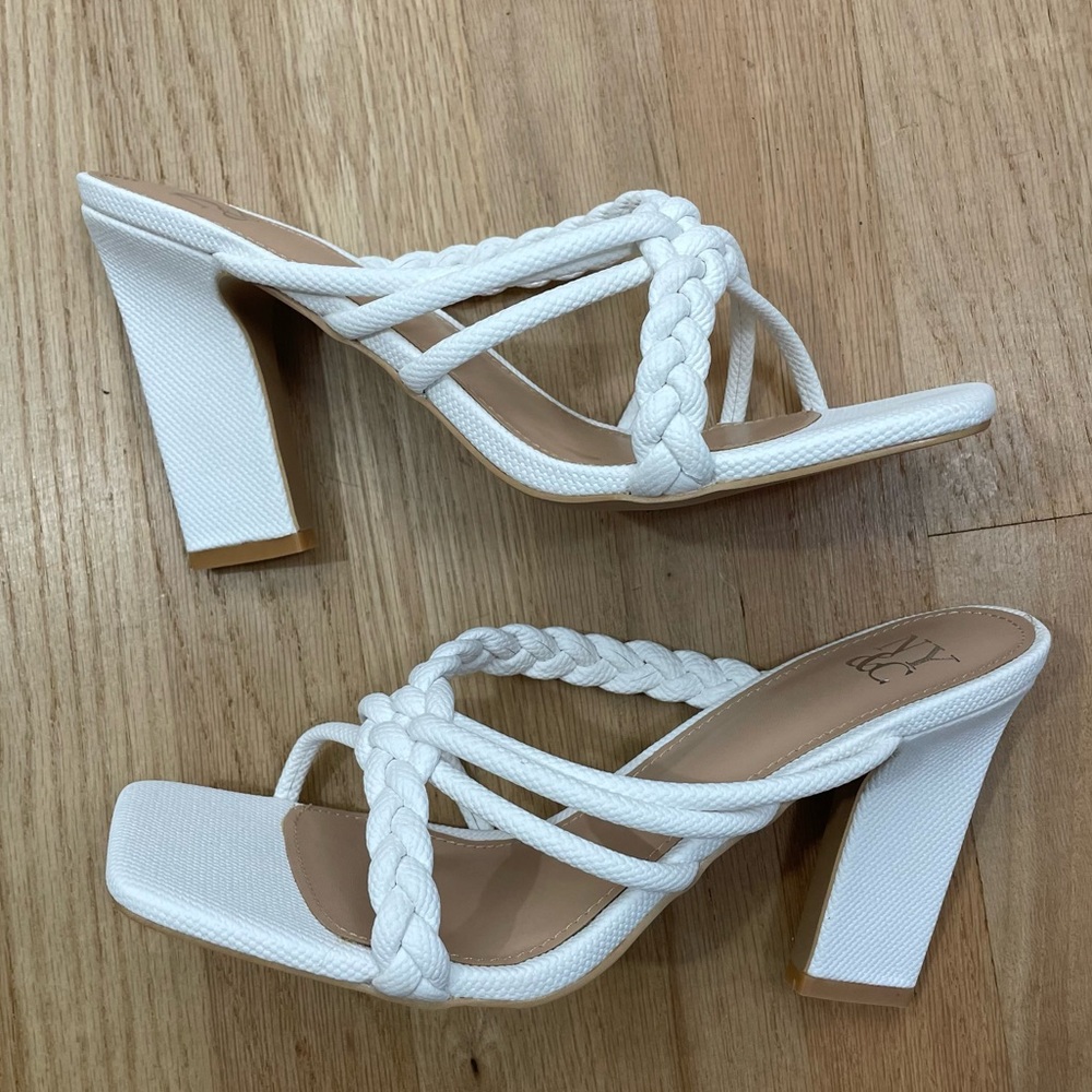 NWT NY&Co Heeled Sandal Dalia 9 Open Toe White Slip On Neutral Coastal - Picture 16 of 16